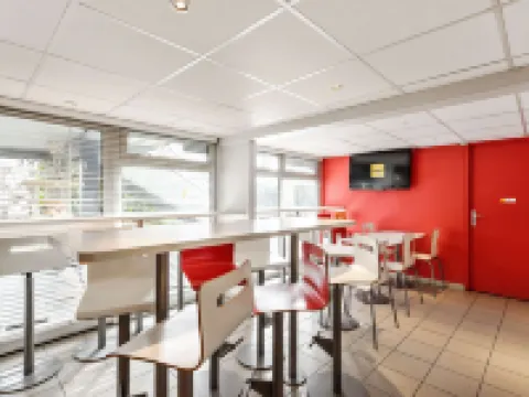 พรีเมียร์ คลาส อาร์ล โรงแรมในอาร์ล