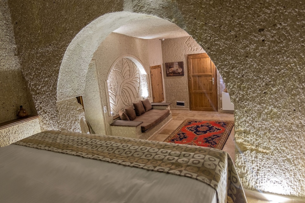 Grand Elite Cave Suites