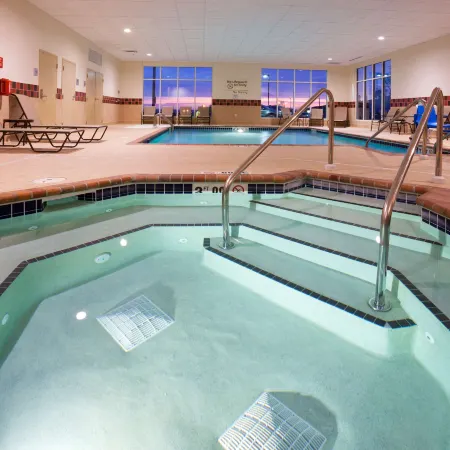 Hampton Inn & Suites Minot Airport