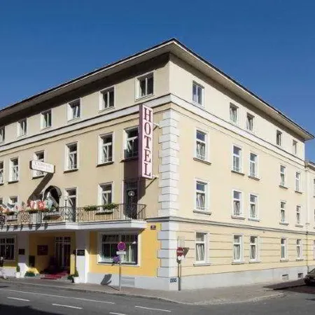 Theater Hotel Salzburg Отели рядом с достопримечательностью «Шлос Хелльбрунн»