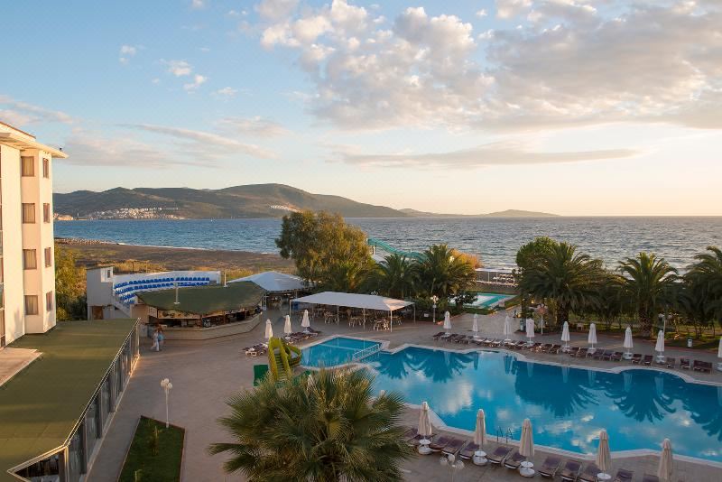 Le Monde Beach Resort & Spa - Housity
