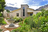 Lovely Self-Catering Home, in Quiet Area, 10 Minutes Walk to Restaurants No01
