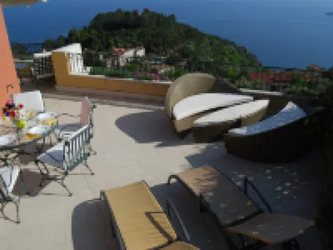 Stunning Penthouse with Panoramic Views of EZE Village and the French Riviera Hoteles en Èze