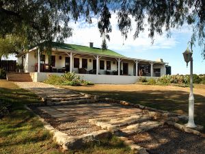 Leeuwenbosch Shearers Lodge - Amakhala Game Reserve