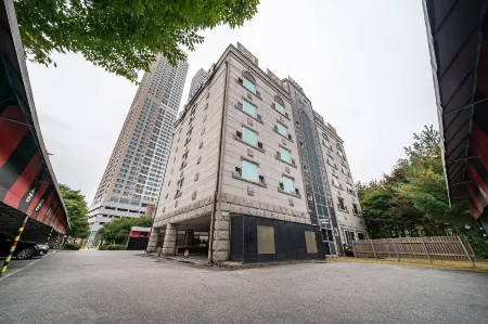 Yeoju Namgang Hotel Отели рядом с достопримечательностью «Silleuksa»