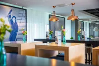Holiday Inn Express Rotterdam - Central Station by IHG - バー