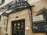 สตาร์คินอ Cinema Residence โรงแรมใกล้สนามบินวลาดีสลาว์ เรย์มอนต์