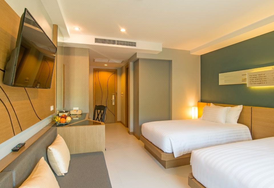 5. 에바 시 리조트..