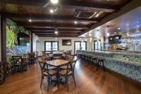 Oxford Suites Pismo Beach - bar