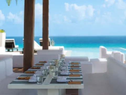 โรงแรม เดอะ ไฟฟ์ ดาวน์ทาวน์ - คูริโอ คอลเลกชัน บาย ฮิลตัน โรงแรมในปลายาเดลการ์เมน