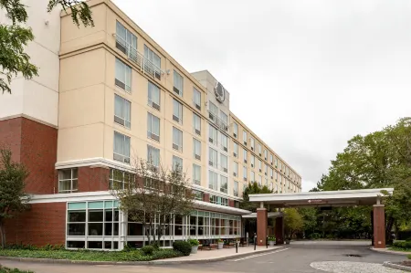 DoubleTree by Hilton Hotel Boston Bayside