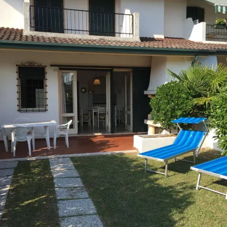 Amazing Villa with Private Garden and Pool