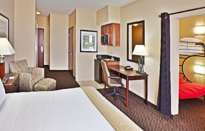 Route 66 Inn & Suites