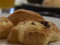 Cerise Royan - le Grand Hôtel de la Plage - breakfast