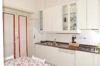 Single Room in Cozy and Comfortable Apartment. Hotels in Tor Di Quinto
