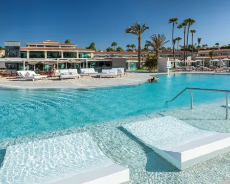 クマラ セレノア、ロペサン ホテルズ コマルカ・スールのホテル