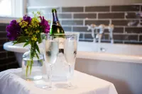 The White Hart, Overton Hotels in Oakley