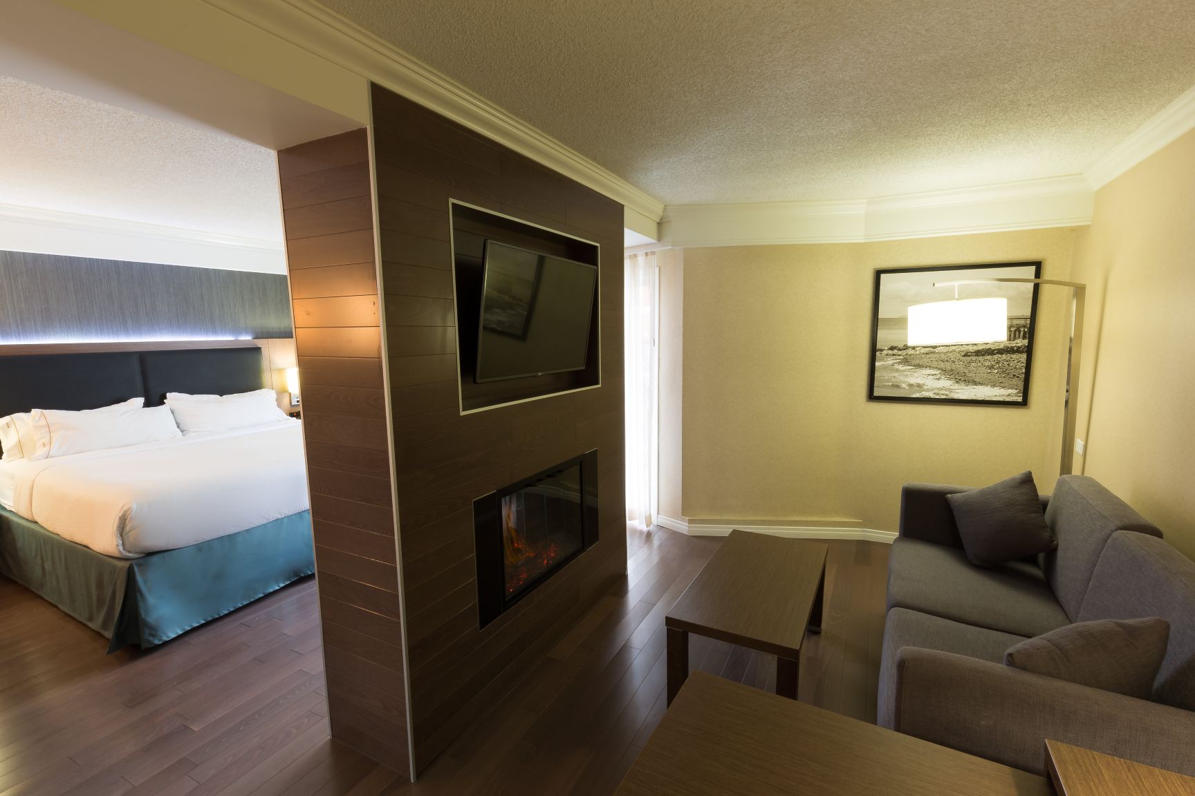 Holiday Inn Express EDMONTON DOWNTOWN by IHG Отели в г. Эдмонтон