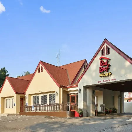 Red Roof Plus+ Washington DC - Rockville Отели рядом с достопримечательностью «Роквилл Таун сквер»