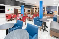 Holiday Inn Express & Suites SEASIDE-CONVENTION CENTER by IHG - breakfast