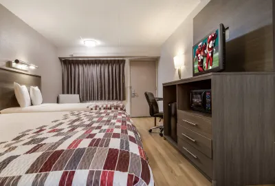 Red Roof Inn Detroit - Farmington Hills Отели рядом с достопримечательностью «Холстед Виллидж»