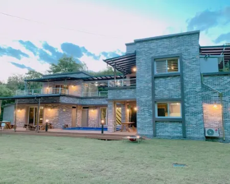 Hwacheon Hero Pension 華川郡酒店