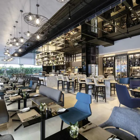 Novotel Bangkok Sukhumvit 4 Отели рядом с достопримечательностью «Станция надземного метро Phloen Chit»