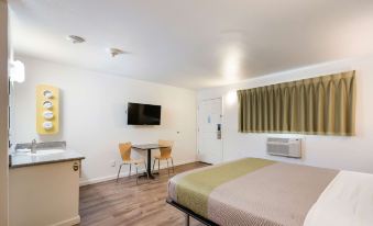 Motel 6 Burlington, WA