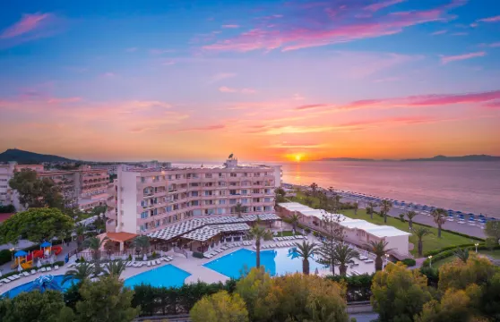 陽光海灘度假村