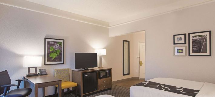 La Quinta Inn & Suites by Wyndham Oklahoma City - NW Expwy Hotels in Oklahoma County