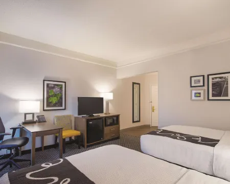 La Quinta Inn & Suites by Wyndham Oklahoma City - NW Expwy Hotels in Oklahoma City