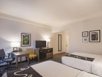 La Quinta Inn & Suites by Wyndham Oklahoma City - NW Expwy Các khách sạn ở 