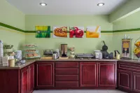 Quality Inn & Suites Capitola by the Sea - breakfast