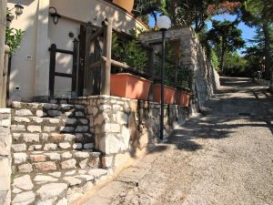 Villa with Terrace Overlooking the Sea