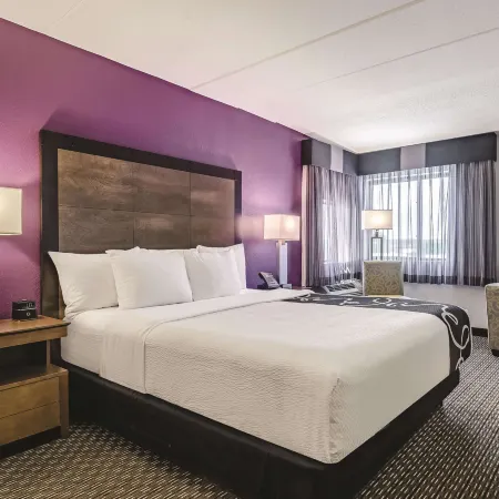 La Quinta Inn & Suites by Wyndham Warwick Providence Airport