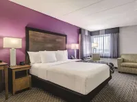 La Quinta Inn & Suites by Wyndham Warwick Providence Airport