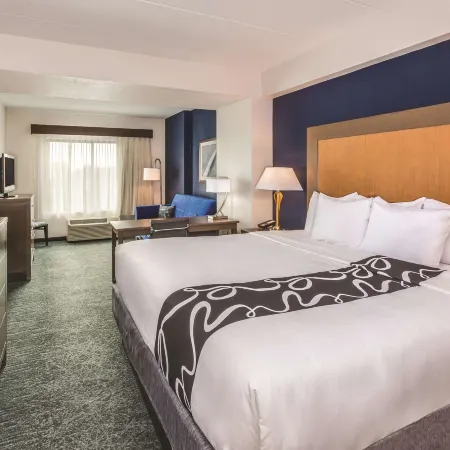 La Quinta Inn & Suites by Wyndham Philadelphia Airport