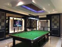 Qu Lin Resident
