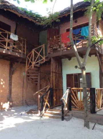 卡基邦酒吧旅館