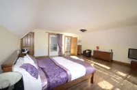 Templeview Lodge Hoteles cerca de Big White Bay