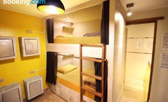 Banana's Adventure Hostel - Housity