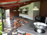 Big "5" Guesthouse - ที่มีบาร์