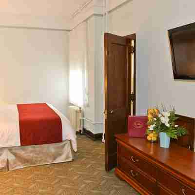 Penn Wells Hotel Rooms