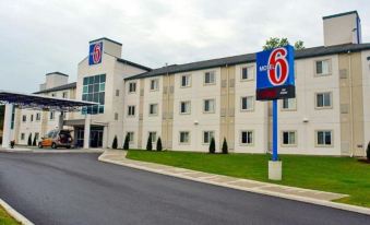 Motel 6 Peterborough, on