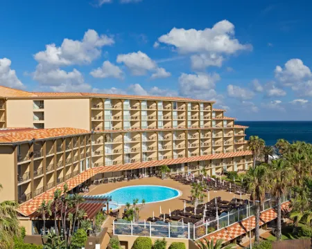 The Views Oasis Hotels in Canico