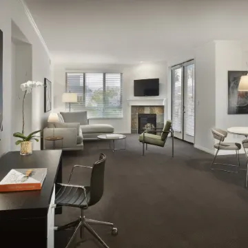 AKA Beverly Hills Отели рядом с достопримечательностью «Golden Triangle»