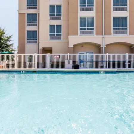 Comfort Suites
