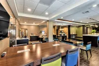 Comfort Inn & Suites Logan Near University