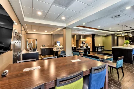 Comfort Inn & Suites Logan Near University