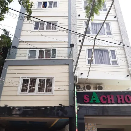 SACH Hotel Отели рядом с достопримечательностью «Гипермаркет Vincom Plaza Thu Duc»